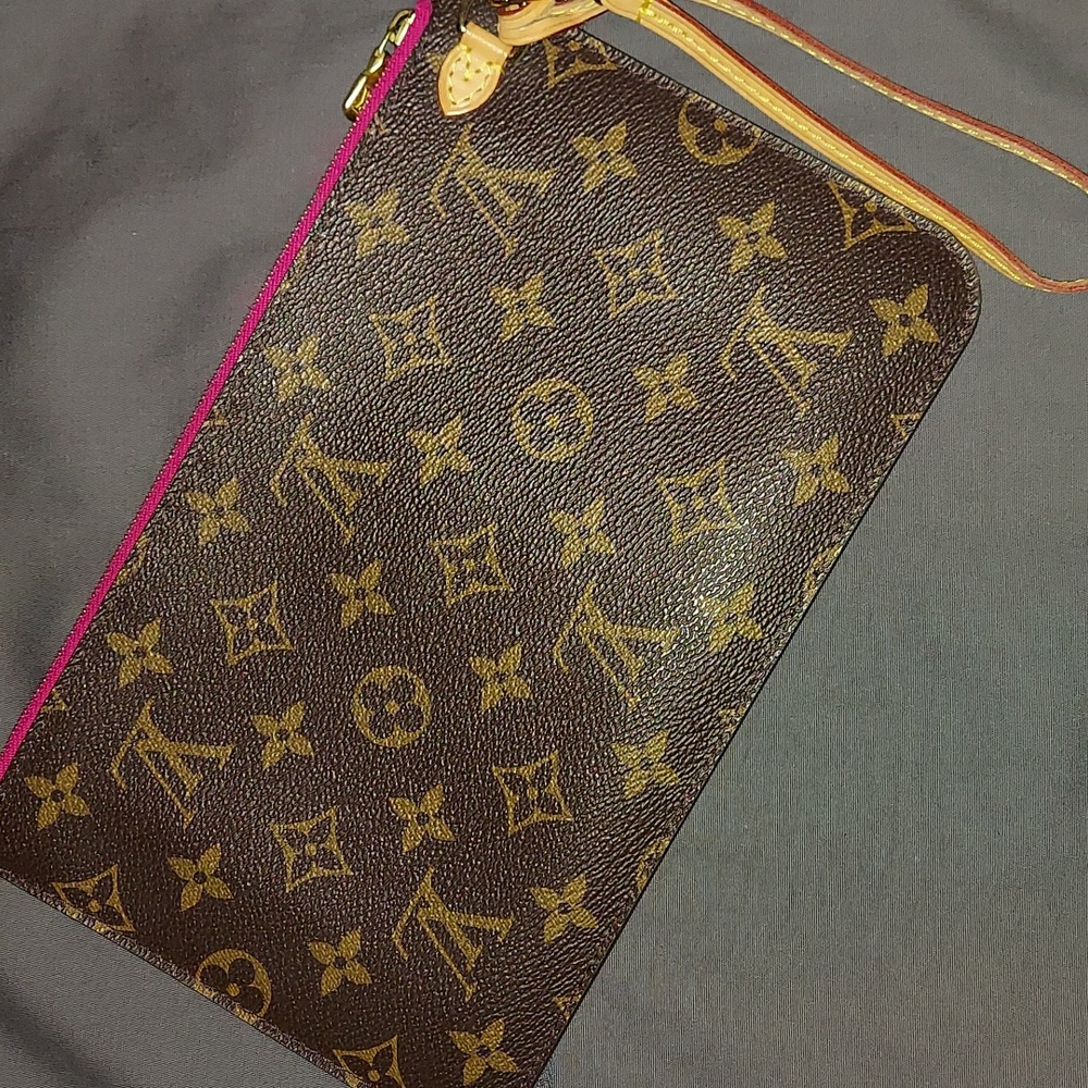 Louis Vuitton Pouch 👝 💙 ♥️